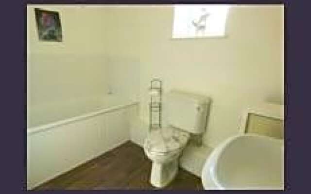 PC LODGE Kingswood ST PRESTON R1