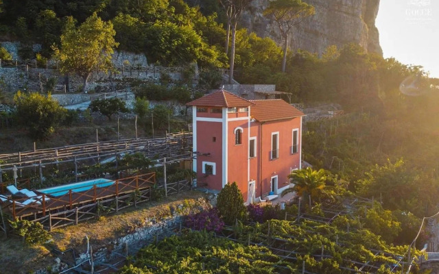 Villa Degli Dei - Private Waterfront Villa