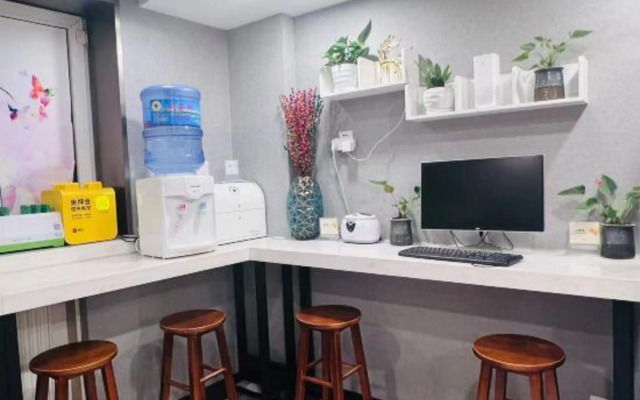 Joy Inn & Suites (Beijing Chongwenmen)