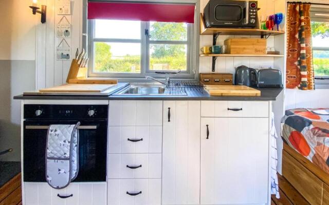 The Hideaway Hut - 1 Bed Shepherds Hut - Dodmarsh