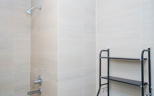 Beautiful and Comfy Studio at Silk Town Apartment