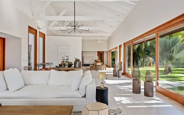 Modern Oasis Stunning Views of Golf Course River
