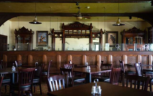 Sheridan Inn, B/W Signature Collection