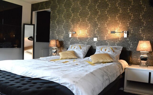 Luxurious Villa in Beauraing with Garden