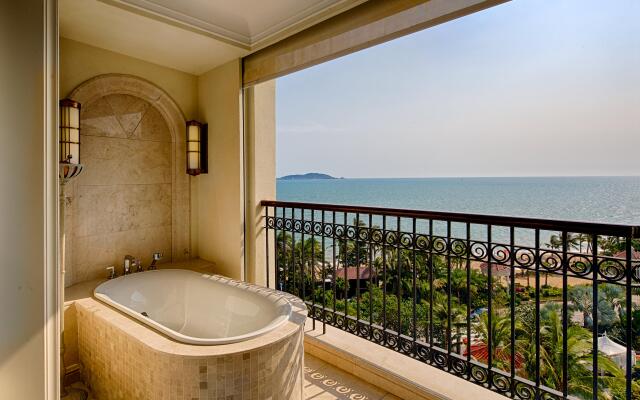 Crowne Plaza Resort Sanya Bay by IHG