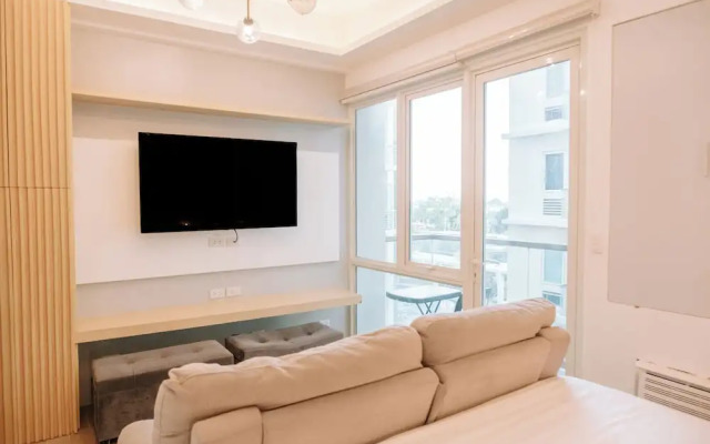 A Warm & Cozy City Studio