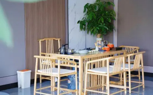 Orange Business Hotel