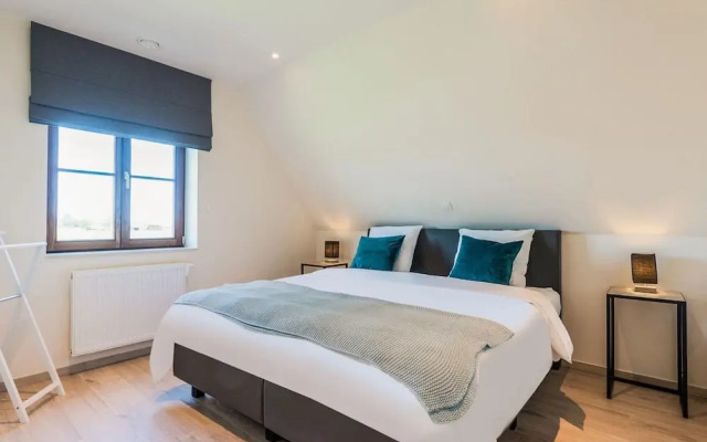 Chic Villa in Comines-warneton With Garden