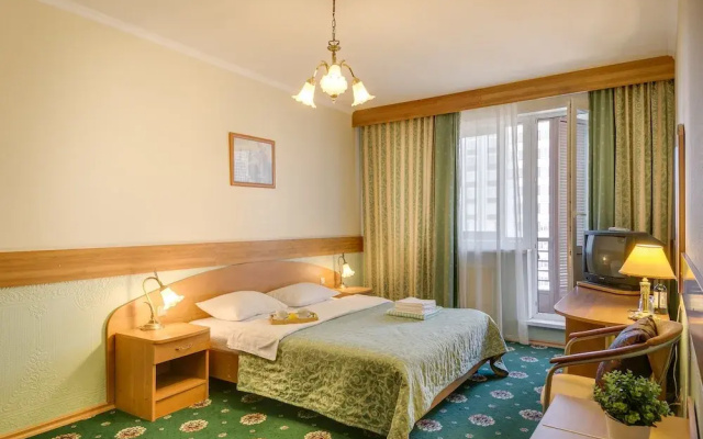41 Orekhovo 3 Bedroom Apartment near Tsaritsyno Park