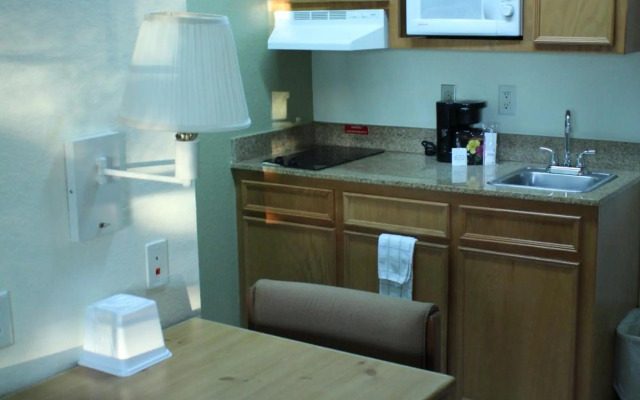 Americas Best Value Inn & Suites Winnie