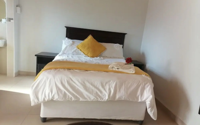 Rose and Thorn Guesthouse - Adults Only