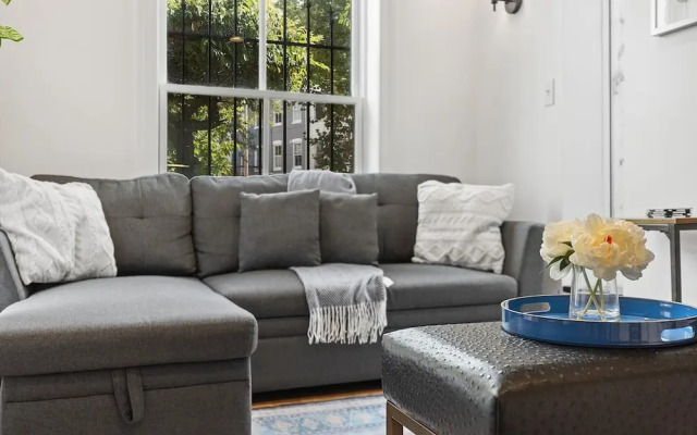 Sweet 2-br Retreat By Capitol Hill