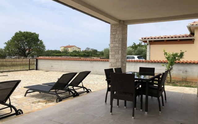 Ljubav - With Pool - H