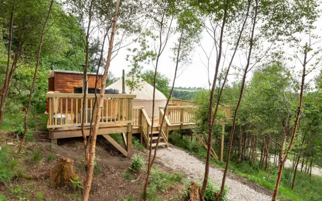 Yurtshire Eavestone Lake