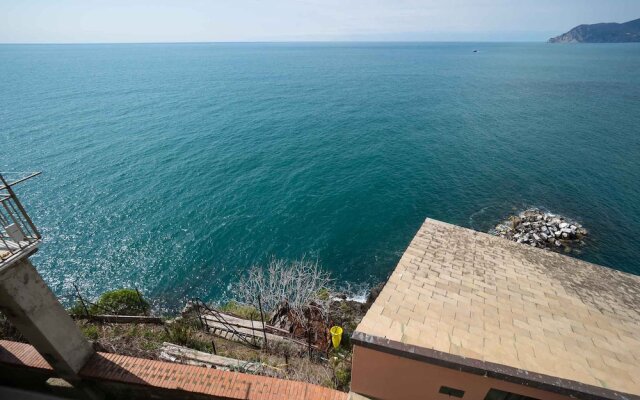 Il Baluardo Sea View Apartment on the Cliff