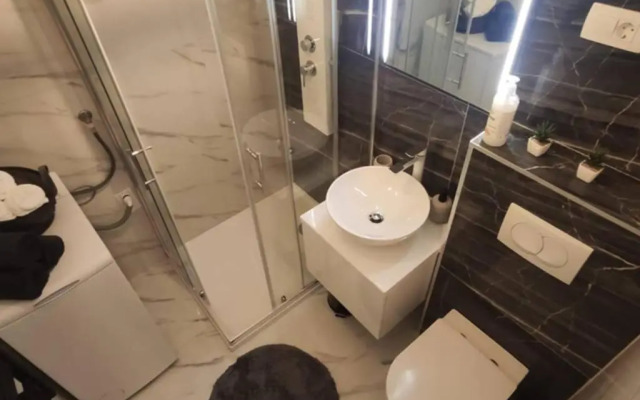 NEW! Top apartment, Split view from above