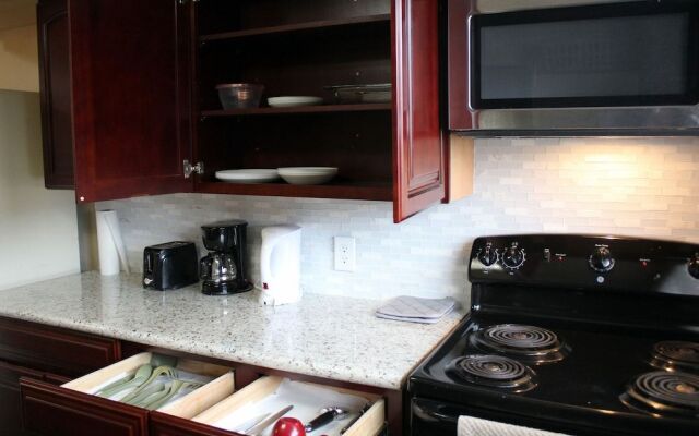 Brighton Retreat (Walk to Metro)