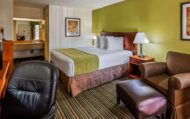 Ramada by Wyndham Savannah Gateway