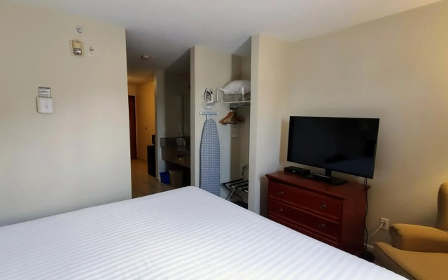 Travelodge by Wyndham Stony Plain