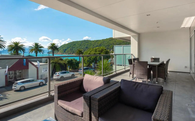 Luxury Waterfront Apartment - Abode No 1