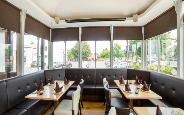 OYO Osterley Park Hotel