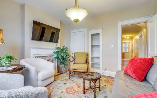 Walk to Garden & Restaurants: Zanesville Apartment