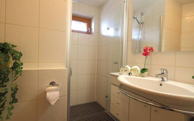 Boutique Apartment With Mountain View