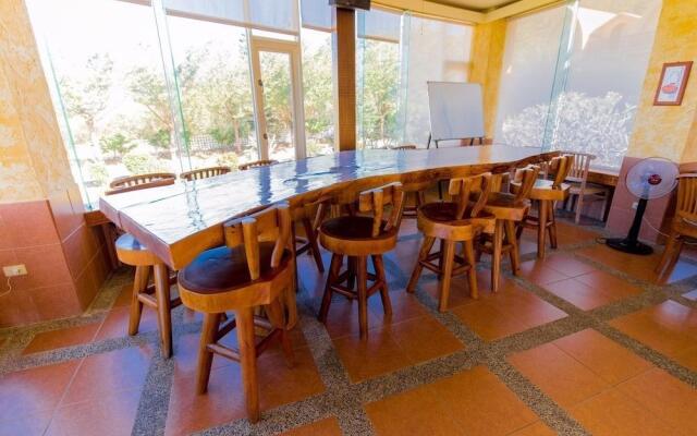 Whales Mountain & Seaview Resort