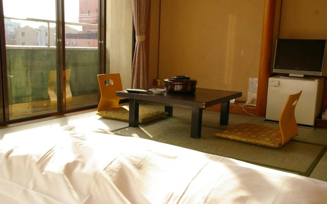 Hotel Omiya – Guest Rooms – Kyoto