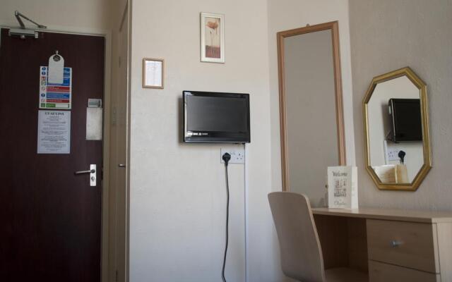 Chaplins Hotel - Guest house