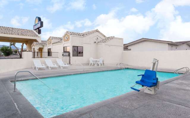 Days Inn by Wyndham Kingman West