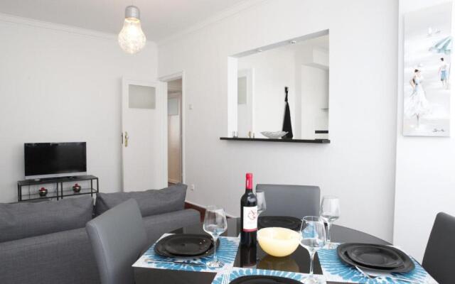 Comfortable and Central Apartment Cascais
