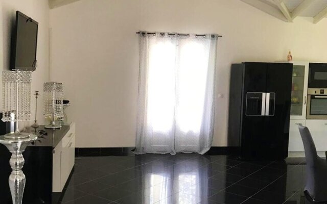 House With 2 Bedrooms in Sainte Rose, With Pool Access, Furnished Terr