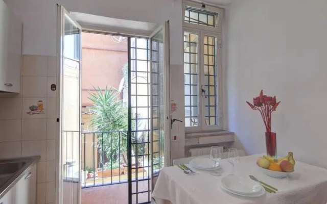 Borgo Pio Halldis Apartments