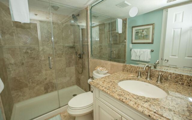 East Pass Towers 304 3 Bedroom Condo by RedAwning