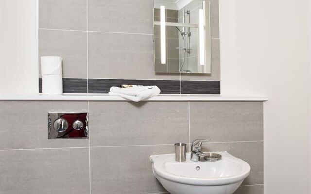 Your Space Apartments - Byron House Studio