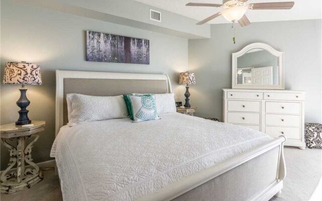 Seachase 504E - 3 Br condo by RedAwning