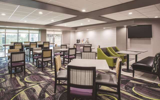 La Quinta Inn & Suites by Wyndham Clearwater South