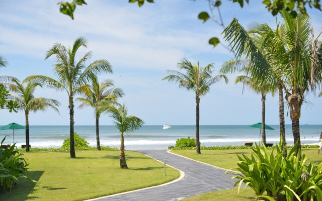 Ngwe Saung Yacht Club & Resort