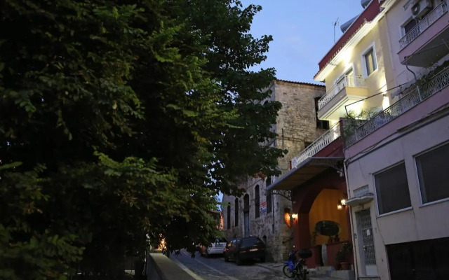 Under the Aqueduct boutique house