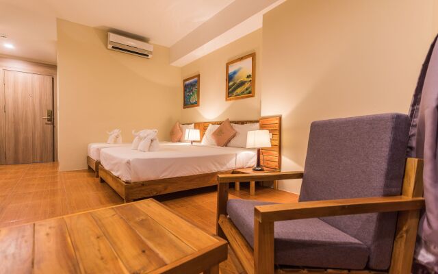 Golden Daisy Hotel