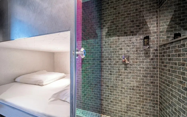 Diamond Capsule Hotel Amsterdam South
