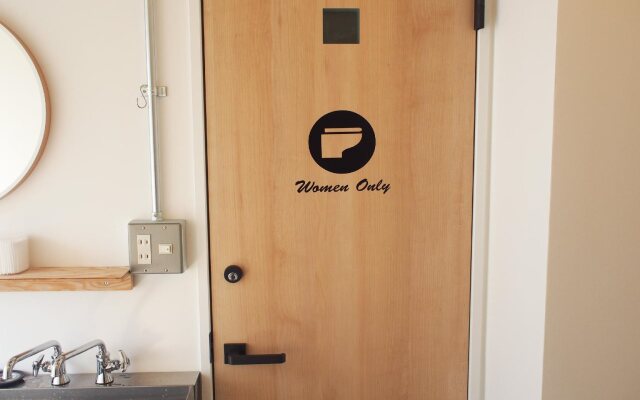 NEW WORLD INN - Hostel
