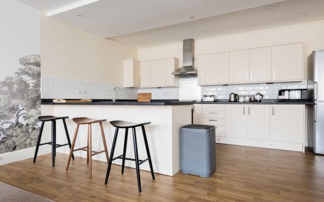 The Broadmead Jungle - Lovely & Central 3BDR Apartments	