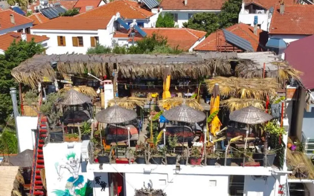 Riccio Pansiyon Cafe Sigacik