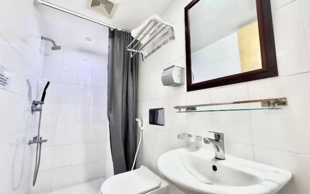 250 sqft 2 Studio Apt Pool and Sauna