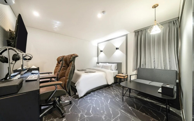 e-Hotel