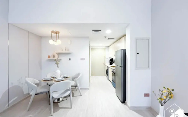 Stylish Ground-floor Studio JVC