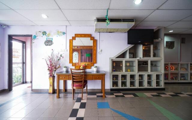 OYO 90929 DJ Hotel