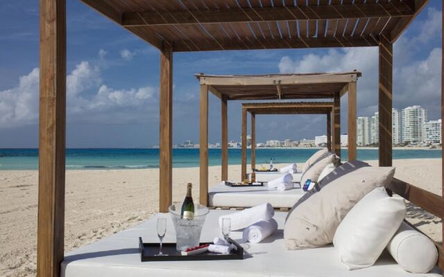 Altitude at Krystal Grand Cancun - All inclusive